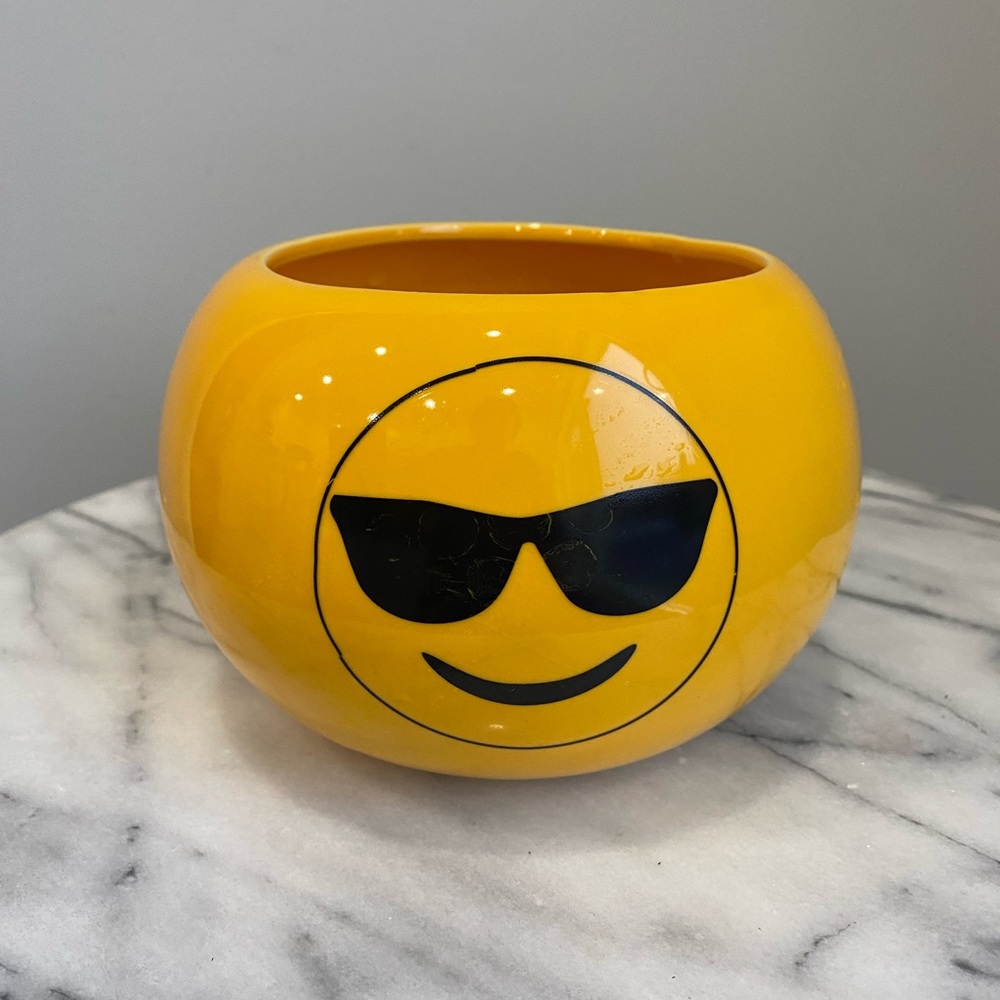 Smiley planter pot